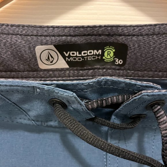 Volcom Solid Mod Trunks: Men - Picture 2 of 3